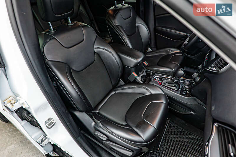 Внедорожник / Кроссовер Jeep Cherokee 2019 в Киеве фото 19 Внедорожник / Кроссовер Jeep Cherokee 2019 в Киеве