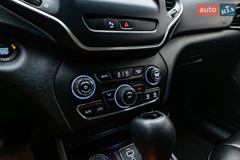 Внедорожник / Кроссовер Jeep Cherokee 2019 в Киеве фото 17 Внедорожник / Кроссовер Jeep Cherokee 2019 в Киеве
