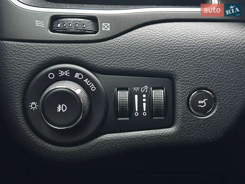 Внедорожник / Кроссовер Jeep Cherokee 2018 в Киеве