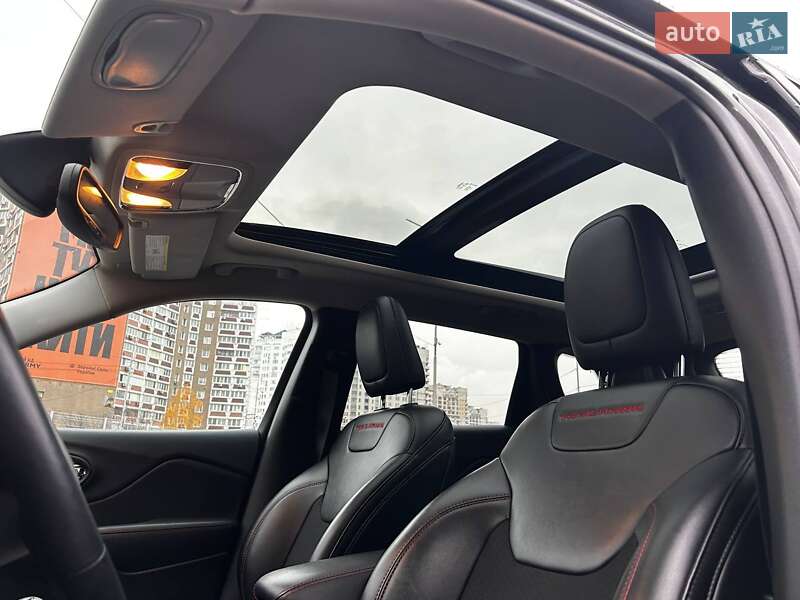 Внедорожник / Кроссовер Jeep Cherokee 2018 в Киеве