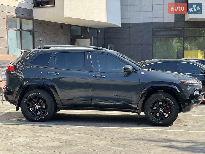 Внедорожник / Кроссовер Jeep Cherokee 2016 в Виннице