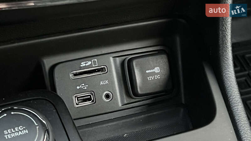 Внедорожник / Кроссовер Jeep Cherokee 2014 в Киеве