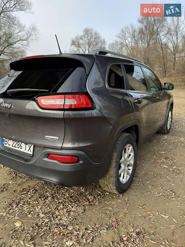 Внедорожник / Кроссовер Jeep Cherokee 2016 в Ивано-Франковске