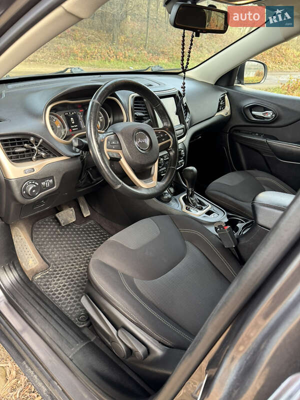 Внедорожник / Кроссовер Jeep Cherokee 2016 в Ивано-Франковске