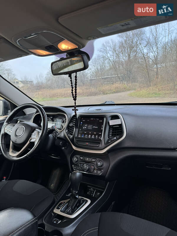 Внедорожник / Кроссовер Jeep Cherokee 2016 в Ивано-Франковске