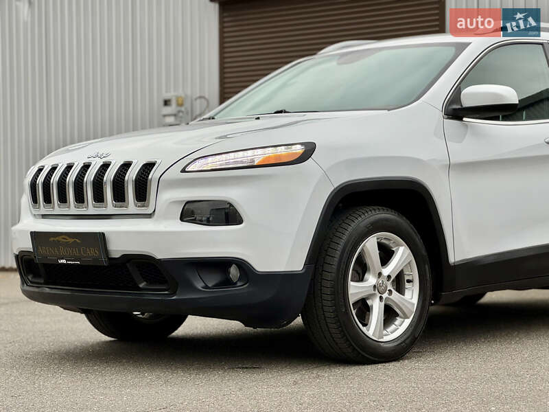 Внедорожник / Кроссовер Jeep Cherokee 2017 в Киеве