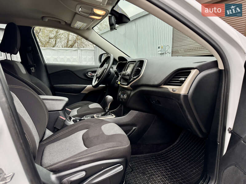 Внедорожник / Кроссовер Jeep Cherokee 2017 в Киеве