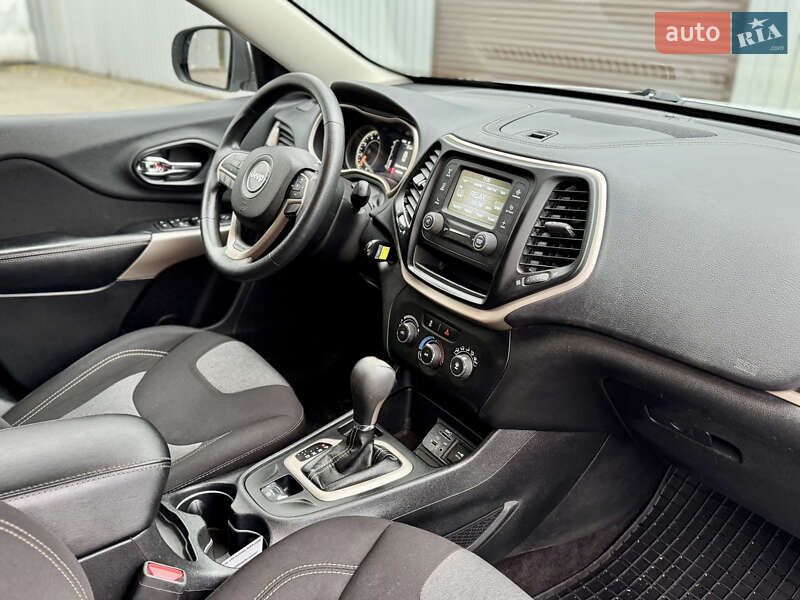 Внедорожник / Кроссовер Jeep Cherokee 2017 в Киеве