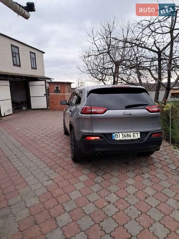 Внедорожник / Кроссовер Jeep Cherokee 2014 в Миргороде