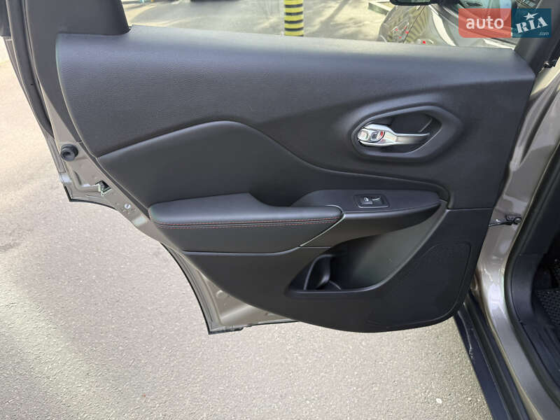 Внедорожник / Кроссовер Jeep Cherokee 2020 в Одессе