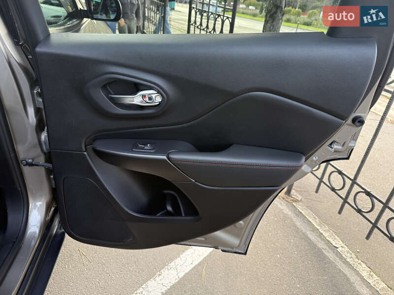 Внедорожник / Кроссовер Jeep Cherokee 2020 в Одессе