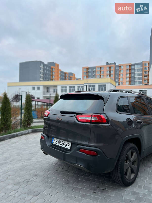 Внедорожник / Кроссовер Jeep Cherokee 2016 в Виннице
