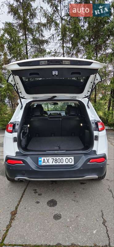 Внедорожник / Кроссовер Jeep Cherokee 2015 в Харькове