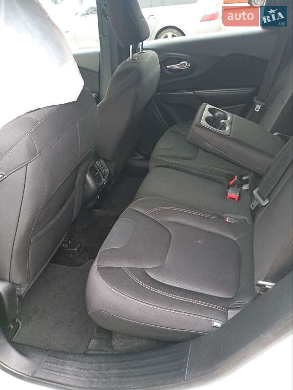 Внедорожник / Кроссовер Jeep Cherokee 2014 в Чернигове