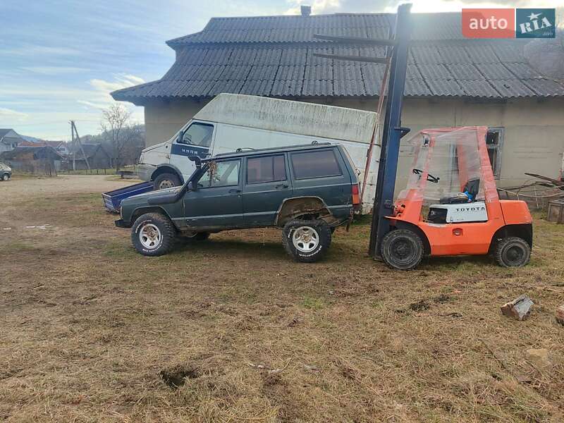 Позашляховик / Кросовер Jeep Cherokee 1995 в Косові