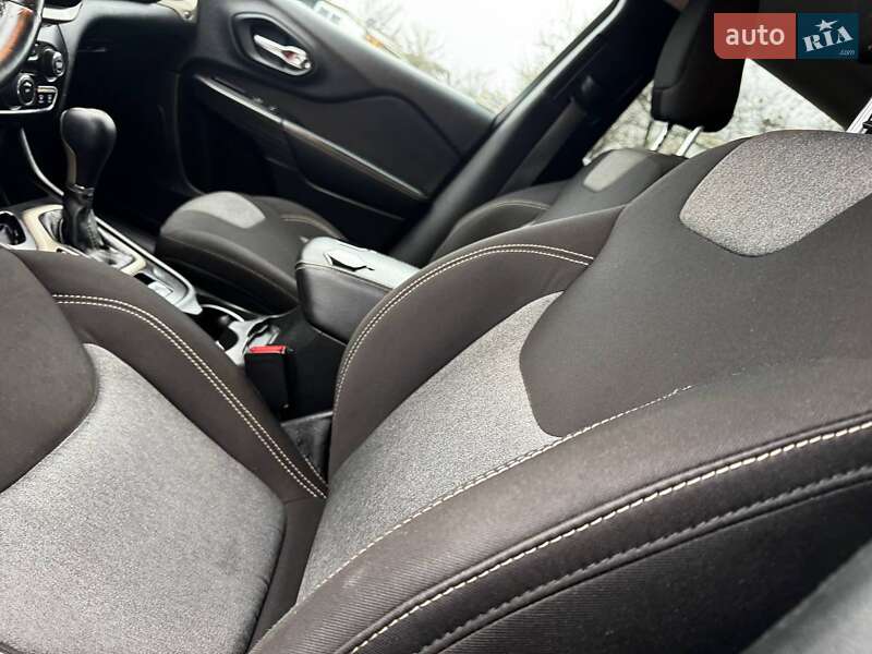 Позашляховик / Кросовер Jeep Cherokee 2015 в Охтирці