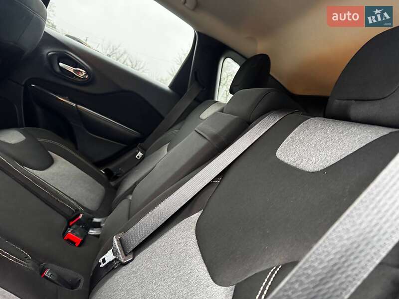 Позашляховик / Кросовер Jeep Cherokee 2015 в Охтирці