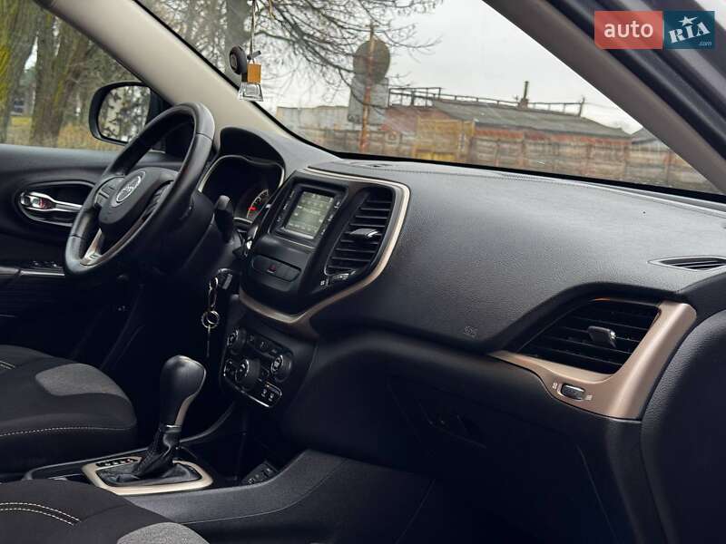 Позашляховик / Кросовер Jeep Cherokee 2015 в Охтирці