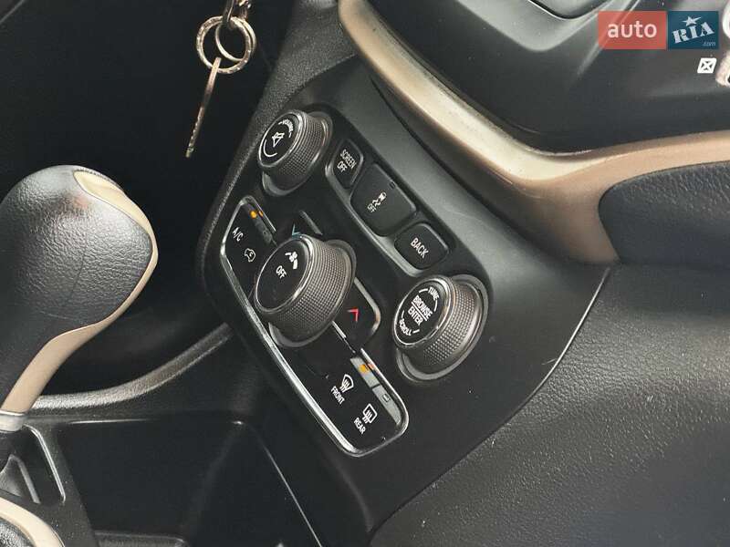 Позашляховик / Кросовер Jeep Cherokee 2015 в Охтирці