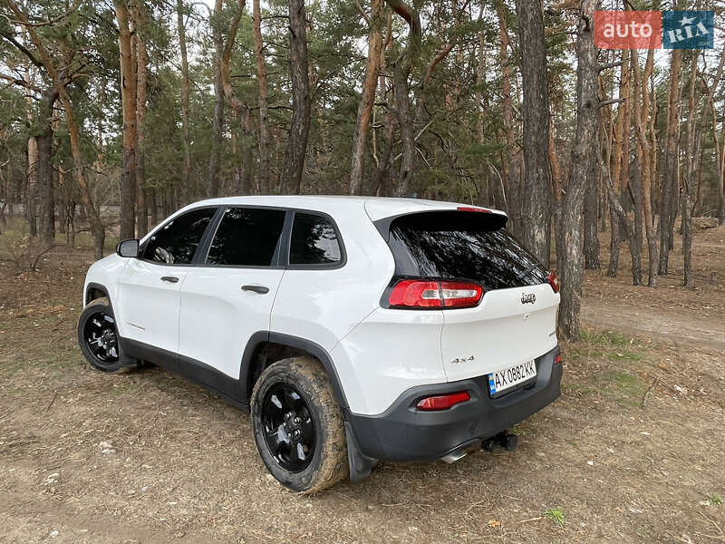 Внедорожник / Кроссовер Jeep Cherokee 2015 в Харькове