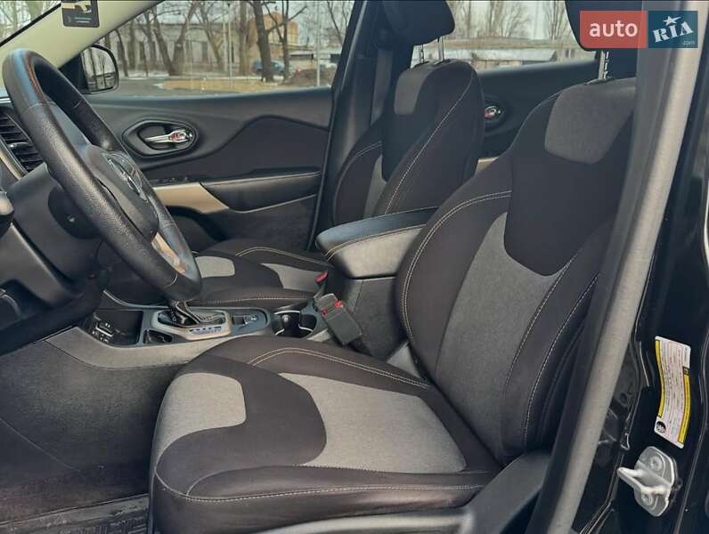 Внедорожник / Кроссовер Jeep Cherokee 2017 в Львове