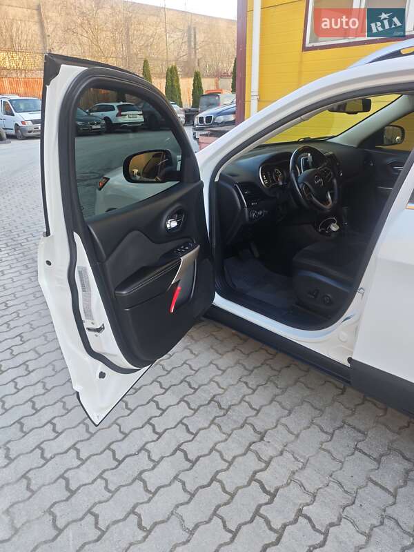 Внедорожник / Кроссовер Jeep Cherokee 2017 в Львове