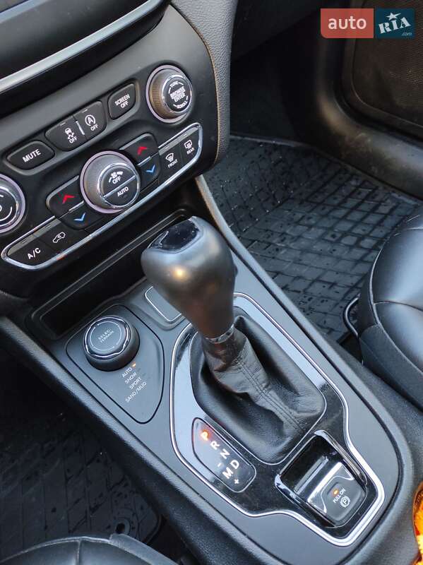 Внедорожник / Кроссовер Jeep Cherokee 2018 в Коростышеве