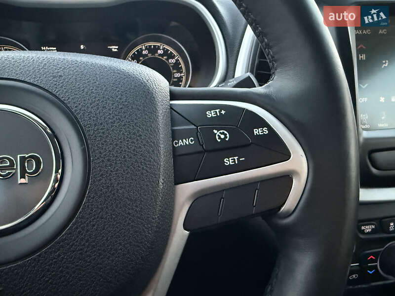 Внедорожник / Кроссовер Jeep Cherokee 2014 в Киеве