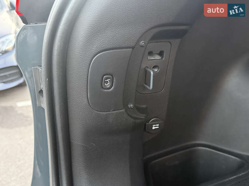 Внедорожник / Кроссовер Jeep Cherokee 2014 в Киеве