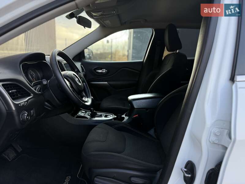 Внедорожник / Кроссовер Jeep Cherokee 2019 в Львове