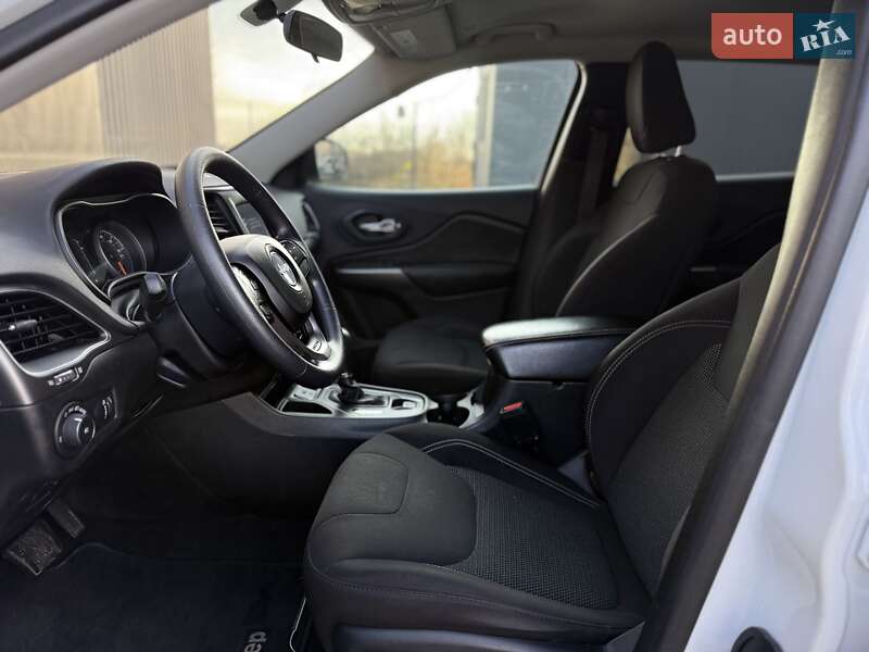 Внедорожник / Кроссовер Jeep Cherokee 2019 в Львове