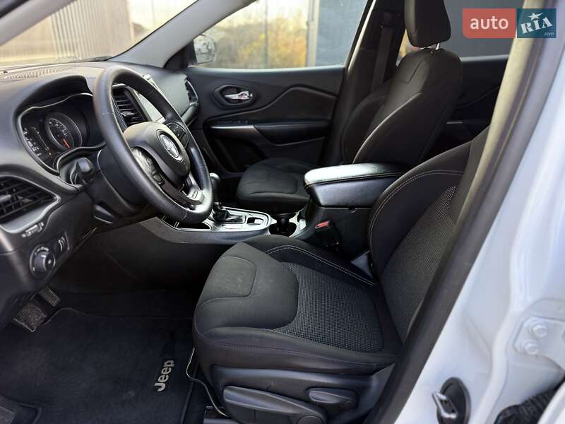 Внедорожник / Кроссовер Jeep Cherokee 2019 в Львове