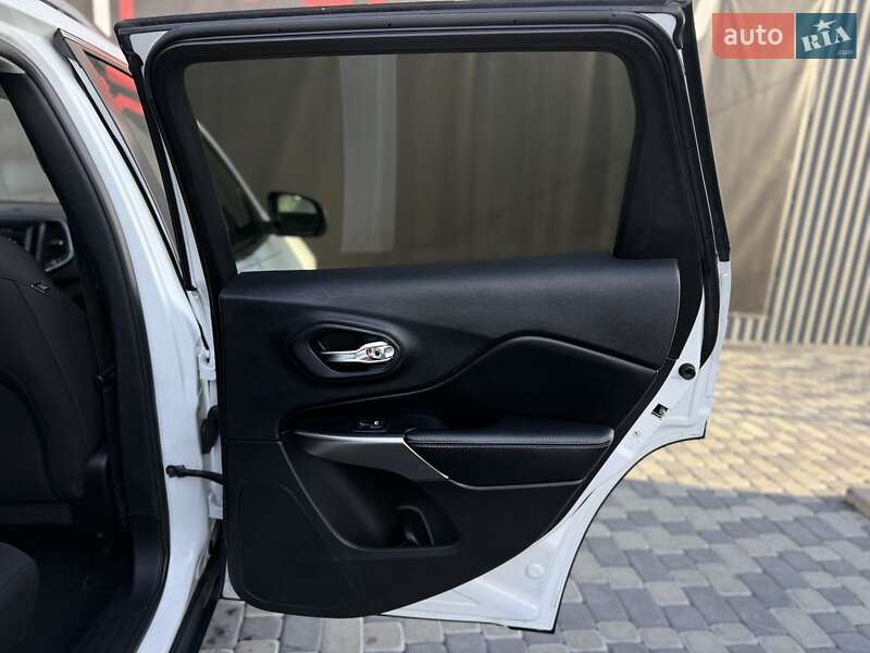 Внедорожник / Кроссовер Jeep Cherokee 2019 в Львове