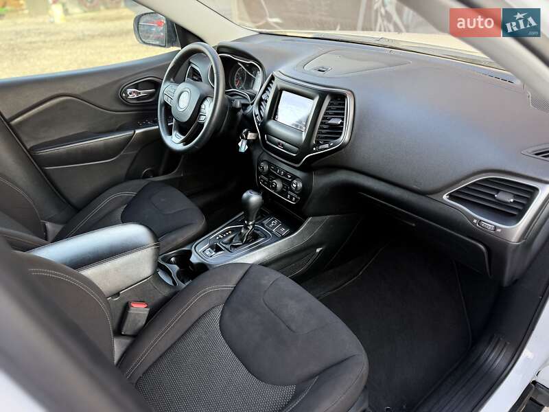 Внедорожник / Кроссовер Jeep Cherokee 2019 в Львове