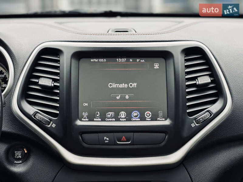 Внедорожник / Кроссовер Jeep Cherokee 2015 в Кременчуге