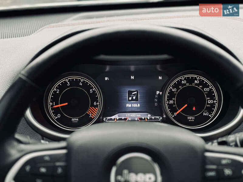 Внедорожник / Кроссовер Jeep Cherokee 2015 в Кременчуге