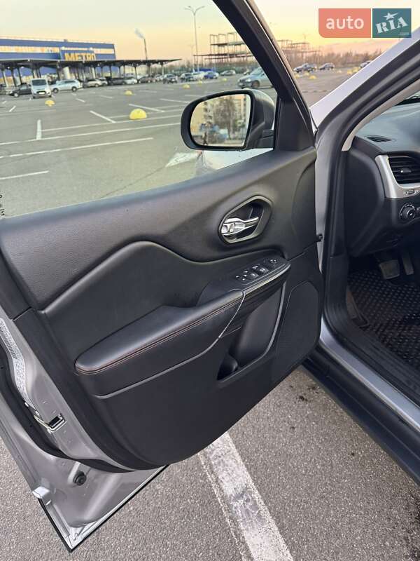 Внедорожник / Кроссовер Jeep Cherokee 2016 в Киеве фото 15 Внедорожник / Кроссовер Jeep Cherokee 2016 в Киеве