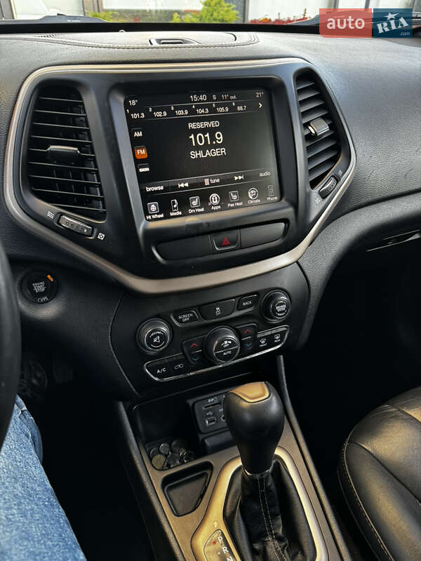 Внедорожник / Кроссовер Jeep Cherokee 2016 в Киеве