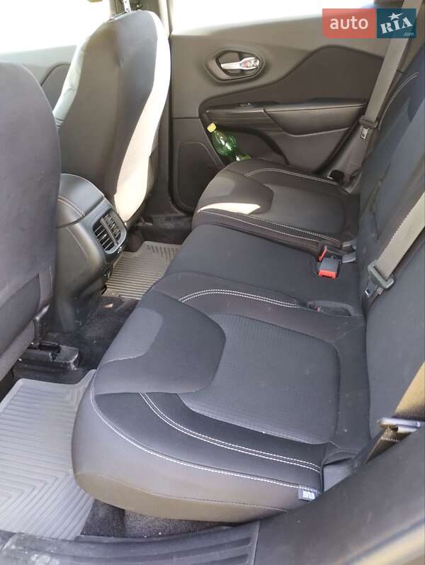 Внедорожник / Кроссовер Jeep Cherokee 2015 в Андрушевке