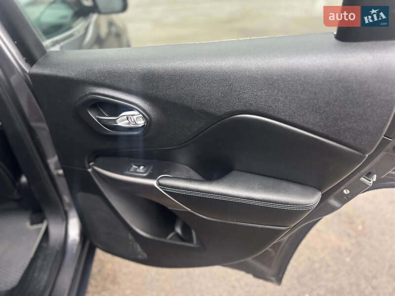 Позашляховик / Кросовер Jeep Cherokee 2020 в Переяславі