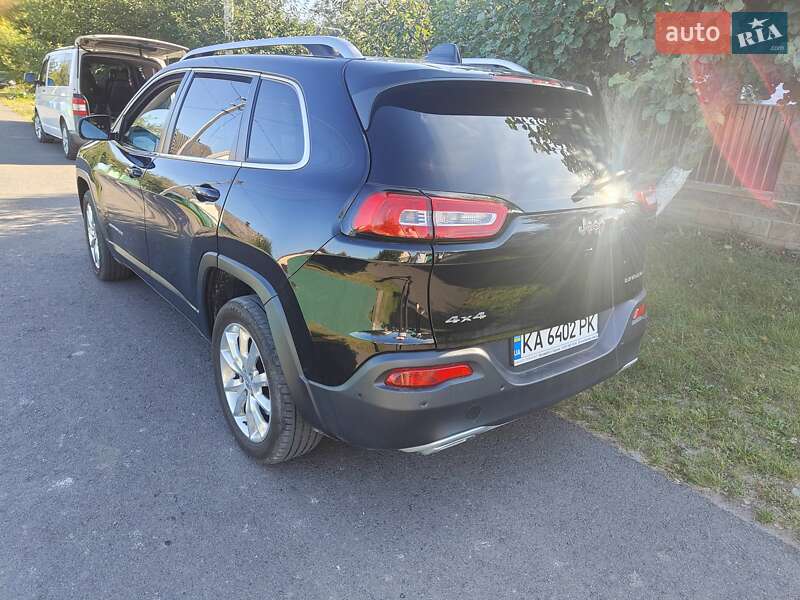 Внедорожник / Кроссовер Jeep Cherokee 2016 в Киеве