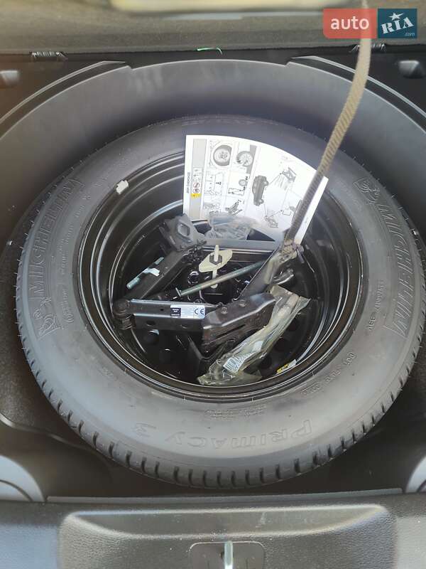 Внедорожник / Кроссовер Jeep Cherokee 2016 в Киеве