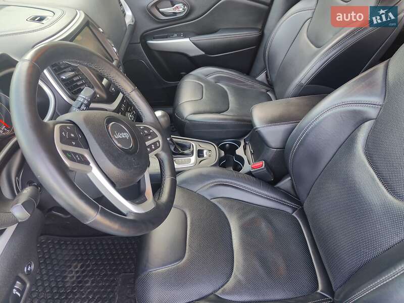 Внедорожник / Кроссовер Jeep Cherokee 2016 в Киеве