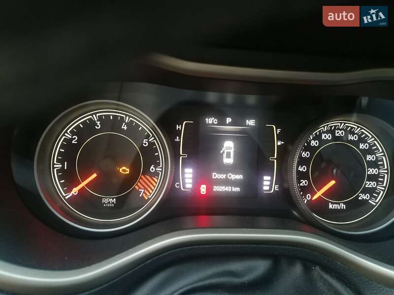 Позашляховик / Кросовер Jeep Cherokee 2015 в Кропивницькому