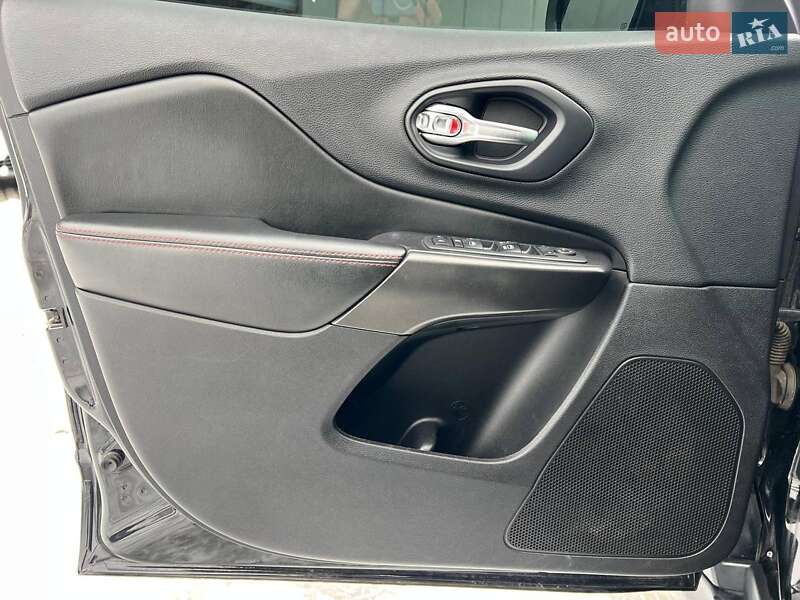 Внедорожник / Кроссовер Jeep Cherokee 2019 в Львове фото 15 Внедорожник / Кроссовер Jeep Cherokee 2019 в Львове