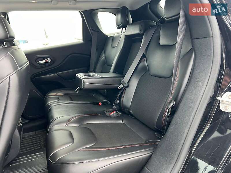 Внедорожник / Кроссовер Jeep Cherokee 2019 в Львове фото 38 Внедорожник / Кроссовер Jeep Cherokee 2019 в Львове