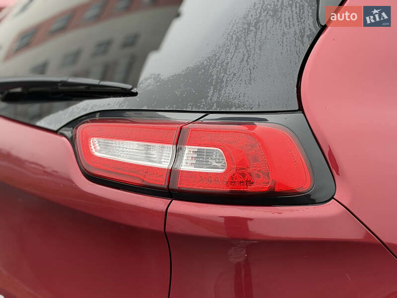 Внедорожник / Кроссовер Jeep Cherokee 2015 в Виннице