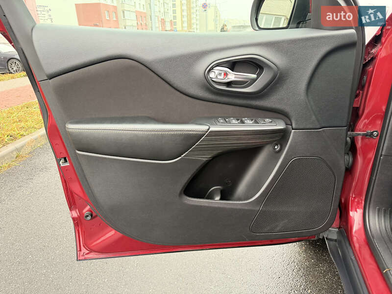 Внедорожник / Кроссовер Jeep Cherokee 2015 в Виннице