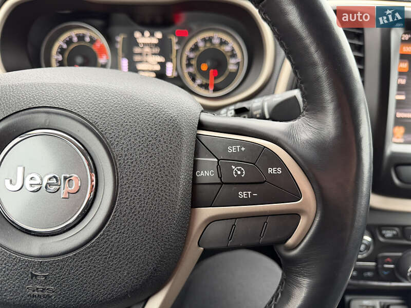 Внедорожник / Кроссовер Jeep Cherokee 2015 в Виннице