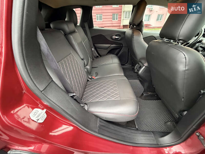 Внедорожник / Кроссовер Jeep Cherokee 2015 в Виннице